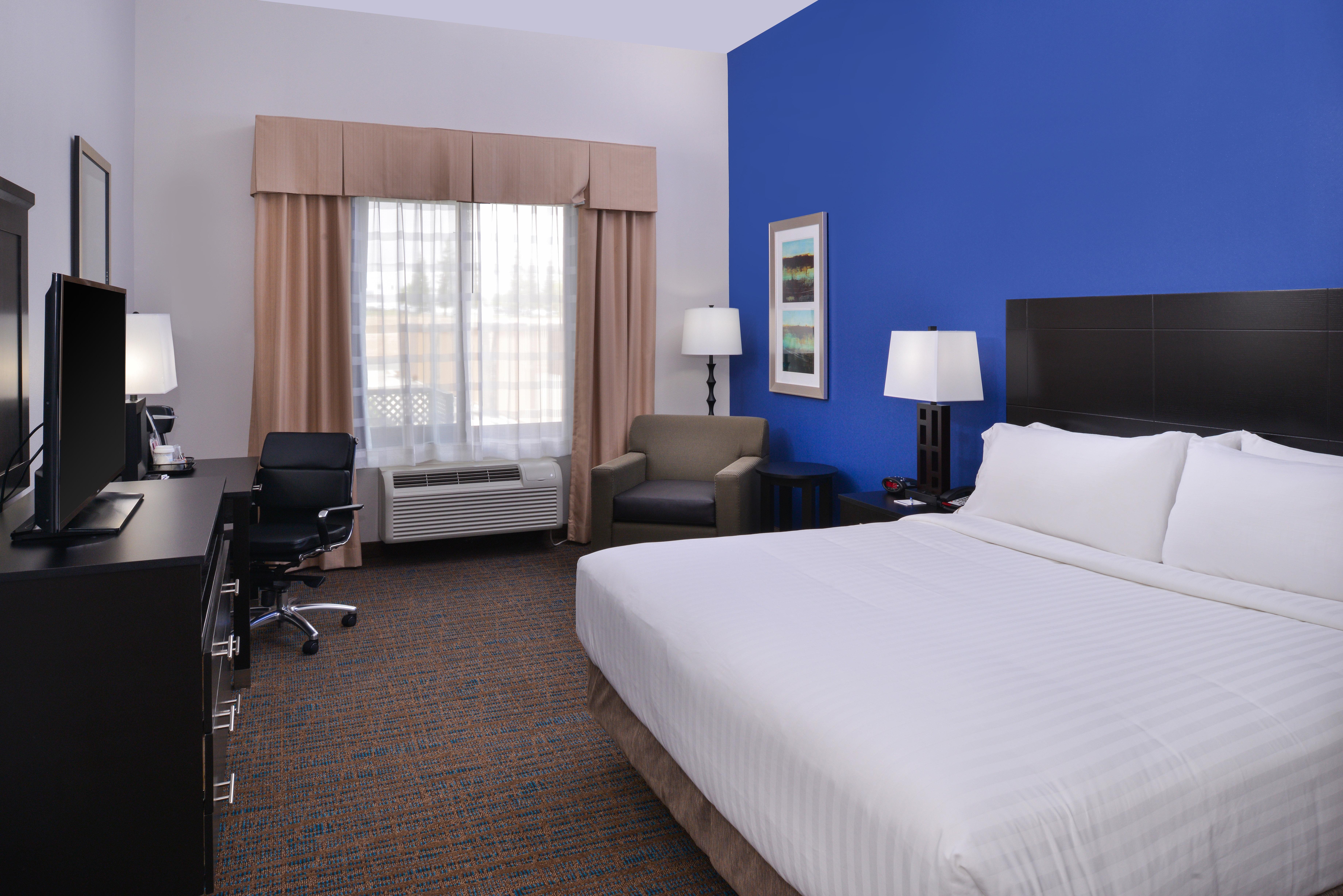 Holiday Inn Express & Suites Bakersfield Airport By Ihg Exterior photo