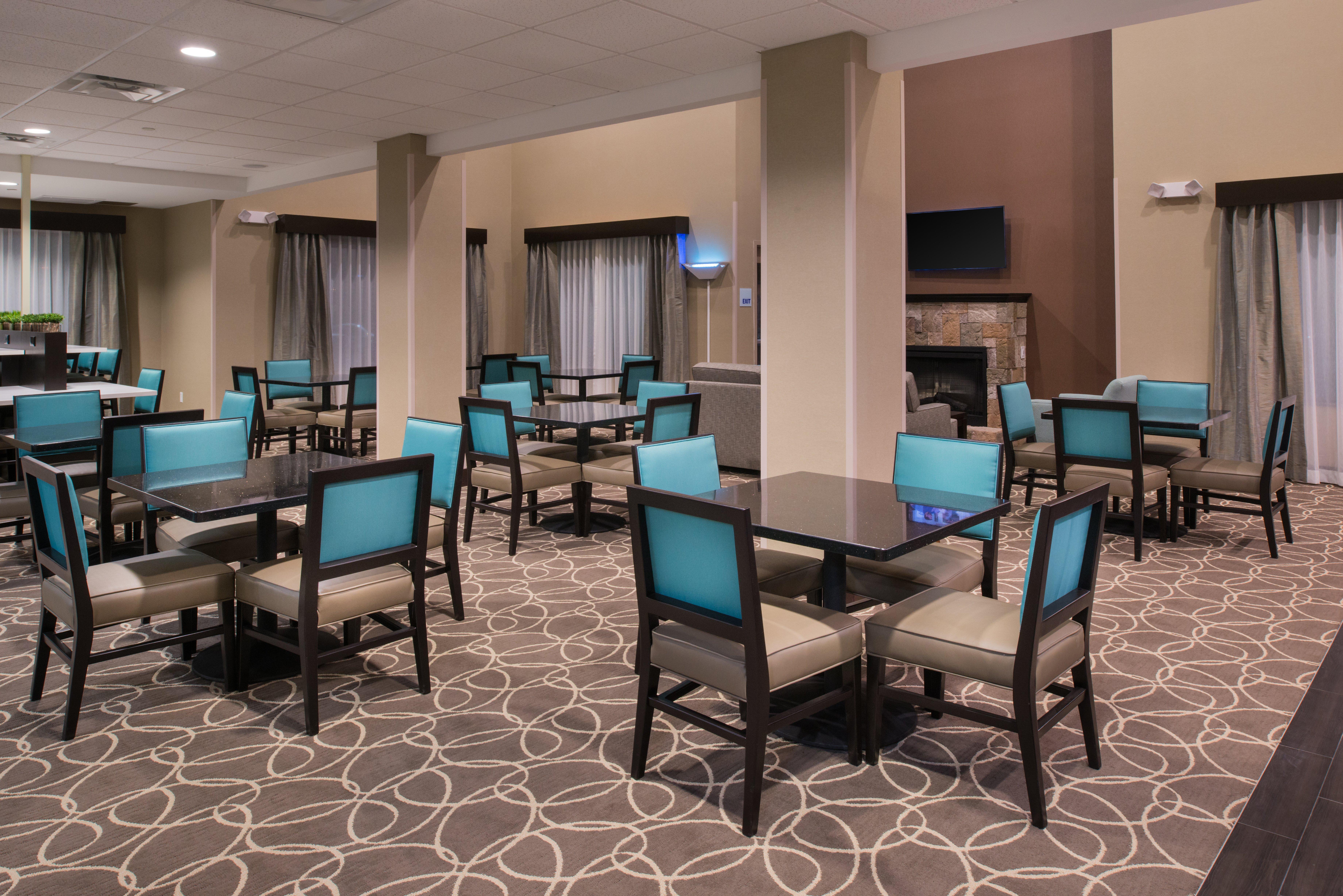 Holiday Inn Express & Suites Bakersfield Airport By Ihg Exterior photo