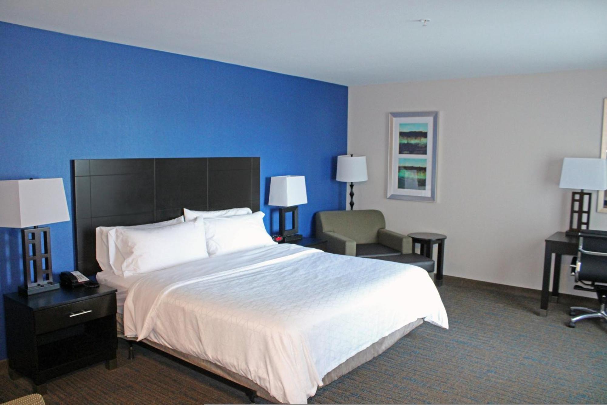 Holiday Inn Express & Suites Bakersfield Airport By Ihg Exterior photo