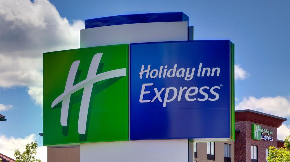 Holiday Inn Express & Suites Bakersfield Airport By Ihg Exterior photo